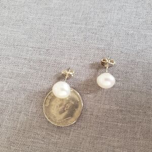 Fresh water pearl stud earrings